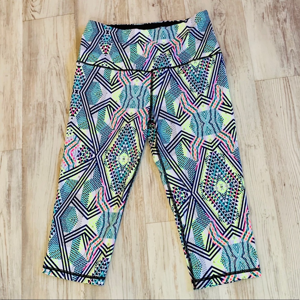 Victoria’s Secret VSX Sport Knockout Crop Leggings